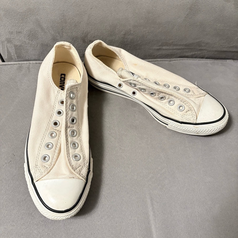 Womens 7 Mens 5 Converse White no laces needed - All Star Sole